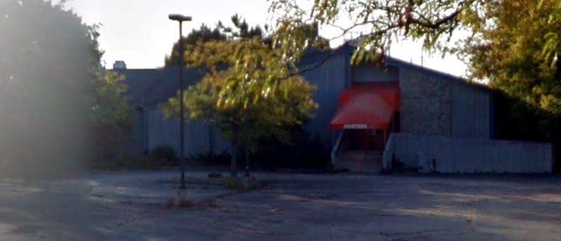 Hooters - Saginaw - 1134 N Niagara St